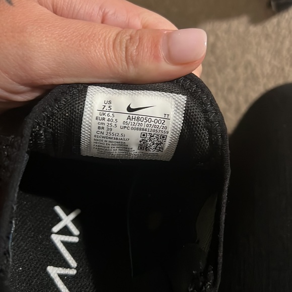 Nike Air 270! Men’s size 7.5 (9 women’s) barely worn! - Picture 6 of 6